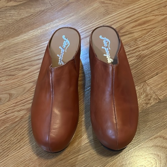 Free People Winston Overlasted Mules Size 39.5 EU or 9.5 US NWT - Picture 2 of 12